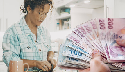Ev hanımlarına erken emeklilik yasası ne zaman çıkacak? Çalışmayan ev hanımlarına 7.500 TL devlet desteği başvuru şartları nedir? - gundem