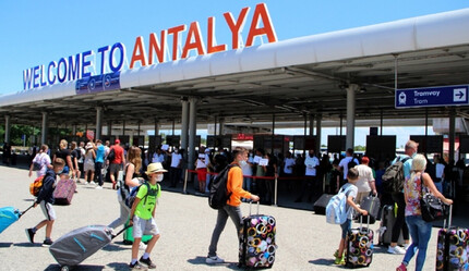Bakan Ersoy duyurdu: Türkiye turizm sezonuna rekor kırarak girdi - ekonomi