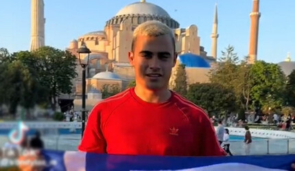Yunan turist haddini aştı: Ayasofya Camii önünde skandal sözler sarf etti - hayatin-icinden