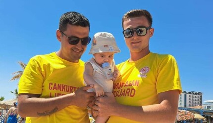 Cankurtaranlar minik bebeği 'Heimlich' manevrasıyla kurtardı - gundem