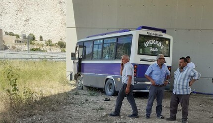 Amasya’da feci kaza! Otomobil ile minibüs çarpıştı: 21 yaralı - gundem