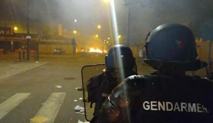 Fransa’daki şiddet olayları bir ülkeye daha sıçradı… Polise molotof kokteyli yağdırdılar! - gundem