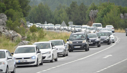 Tatil dönüşü trafik yoğunluğu yaşanıyor - gundem