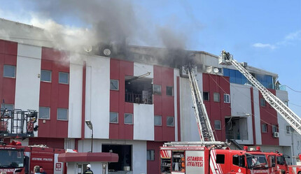 Esenyurt'ta korkutan fabrika yangını: Çok sayıda ekip sevk edildi - gundem