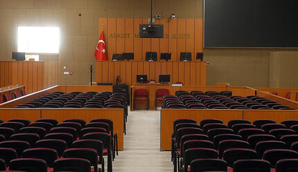 Kiracısı çıkmadı, iş makinesiyle duvarı yıktı: Dükkan sahibinin cezası belli oldu - ekonomi