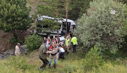 Minibüs şarampole devrildi! 4 ölü, 10 yaralı - gundem