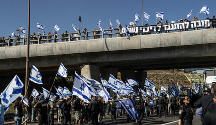 Tartışmalı oylama meclisten geçti! İsrail sokakları savaş alanına döndü - dunya