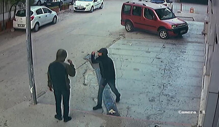 Hırsızlığın böylesi görülmedi: Kamerayı görünce vazgeçti, arkadaşı ikna etti - gundem