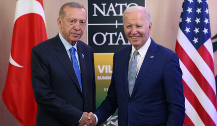 Biden'dan Erdoğan paylaşımı: Cesaretiniz, liderliğiniz ve diplomasiniz için teşekkür ederiz - dunya