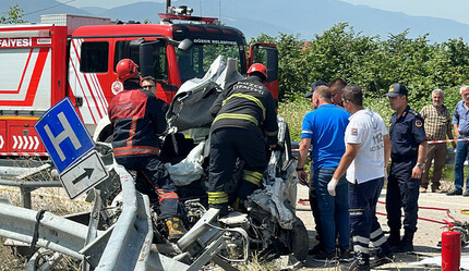 Feci kaza! Paramparça olan otomobilin sürücüsü hayatını kaybetti - gundem