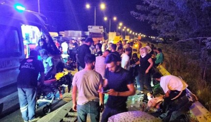 Adana'da zincirleme kaza: 16 kişi yaralandı - gundem