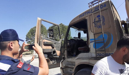 Bolu'da inanılmaz kaza: Dorseden çıkan tahta parçası kamyon sürücüsüne çarptı - gundem