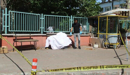 Saatlerce kimse fark etmedi! Hastanenin yanındaki bankta ölü bulundu - gundem