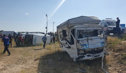Kayseri'de korkunç kaza! Kamyon ile minibüs çarpıştı: 12 yaralı - gundem
