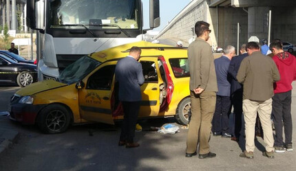 Sivas'ta katliam gibi kaza! Kamyon çarptığı ticari taksiyi sürükledi: 4 ölü - gundem
