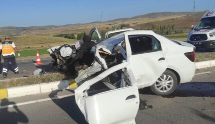 Feci kaza! Otomobil ikiye bölündü: 2 ölü - gundem