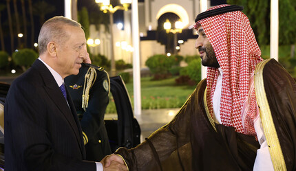Erdoğan, Suudi Arabistan'da resmi törenle karşılandı: İlk görüşme Selman'la - dunya