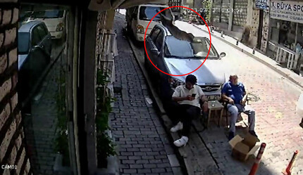 Kağıthane’de bir garip olay: Berber sırası beklerken üzerine düştü! Neye uğradığını şaşırdı… - gundem