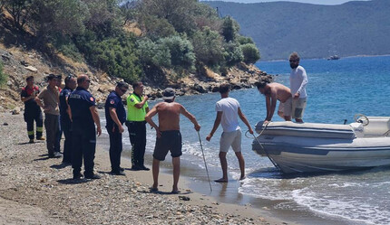 Yangın çıkaran kundakçı denize atladı: Boğulma tehlikesi yaşayan şahsı vatandaşlar kurtardı - gundem