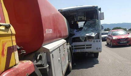 İzmir'de feci facia! Maden işçilerini taşıyan servis kaza yaptı: Onlarca yaralı var - gundem