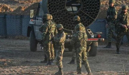Yunanistan'da bir asker komutanını rehin aldı - dunya