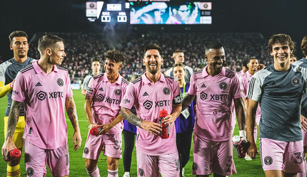 Lionel Messi İnter Miami'deki ilk resmi maçında 90'da frikikten 90'a taktı - spor