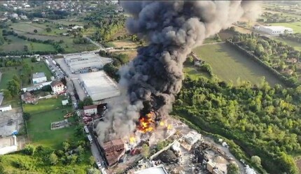Kocaeli’de geri dönüşüm fabrikasında yangın: Dumanlar gökyüzünü kapladı - gundem