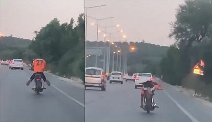 Motosikleti yatarak kullandı: Hem kendi canını hem trafiği tehlikeye attı - gundem
