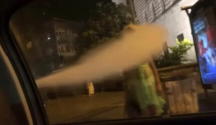 Kadınlara çirkin saldırı: Yangın tüpü sıkıp, sosyal medyada paylaştılar! - gundem