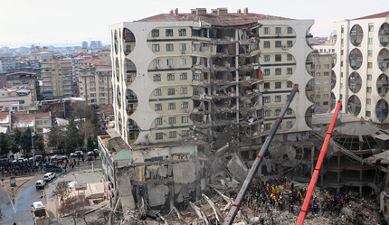 Depremde yıkılan Galeria Sitesi soruşturmasında 7 kişi tahliye edildi - gundem