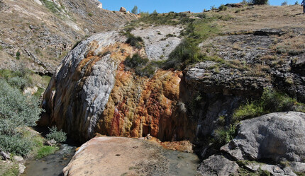 Hastalıklarına şifa arayanlar akın ediyor! Hem serinletiyor hem de tedavi ediyor - gundem