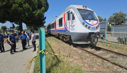 Akılalmaz kaza: İşitme engelli adama tren çarptı - gundem