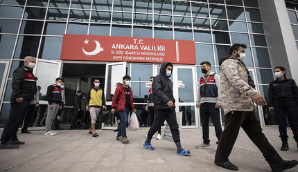 Bakan Yerlikaya: Düzenli göçmen de mültecilere karşı - gundem