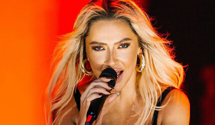 Hadise’nin çok konuşulan sahne tarzı… Hayranları stilistine seslendi - magazin