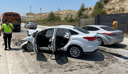 Adana'da acı olay! Otomobil yol temizleme aracına çarptı, anne ve 3 çocuğunu ölüm ayırdı - gundem