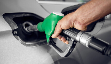 Ruslar vanayı kıstı, Çin talebi patladı! Petroldeki ralli akaryakıt fiyatlarını vurdu: Motorine bir zam daha geliyor - ekonomi