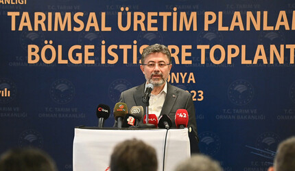Hasada katıldı, biçerdöver kullandı: Bakan Yumaklı çiftçilere yeni müjdeyi verdi - ekonomi