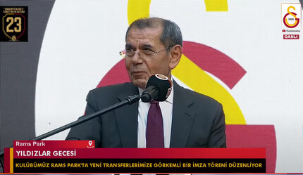 Rams Arena'da Galatasaray taraftarlarından Dursun Özbek'e