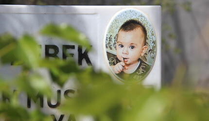 Şehit bebek ve annesi vefatlarının 5’inci yıl dönümünde mezarları başında anıldı - gundem