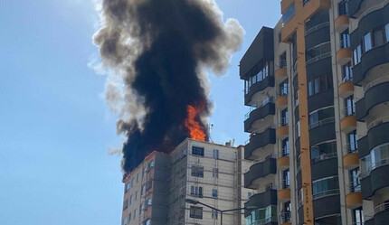 Kayseri'de korkutan yangın! Binanın çatısı alev alev yandı - gundem