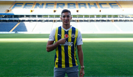 Fenerbahçe milli futbolcu Mert Müldür ile 4 yıllık sözleşme imzaladığını açıkladı - spor
