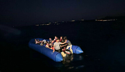 Yunanistan'ın ölüme terk ettiği 80 göçmen kurtarıldı - dunya