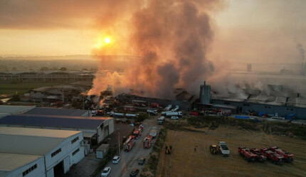 10 ayrı fabrikayı kül eden yangın görüntülendi: Günün ilk ışıklarıyla büyük hasar ortaya çıktı - gundem