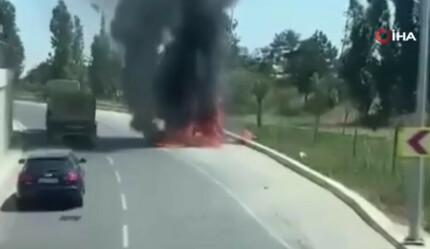 Otomobil alev topuna döndü! Görenler korkuyla yanından geçti - gundem