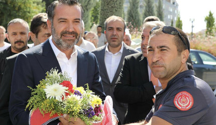 Belediye çalışanlarına yüzde 103 zam yapıldı, işçiler coştu! Başkan davul zurnayla karşılandı - gundem