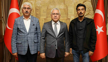 Bulduğu paraları sahibine teslim etti! Vali 'teşekkür belgesi' verdi - gundem