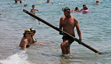 Denizin altı onun ekmek teknesi: Günde 300 kilo çıkarıyor, 25 bini cebine koyuyor - yasam