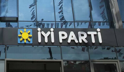 İYİ Parti'de istifaların ardı arkası kesilmiyor: Zehir zemberek sözler söyleyip ayrıldı - politika