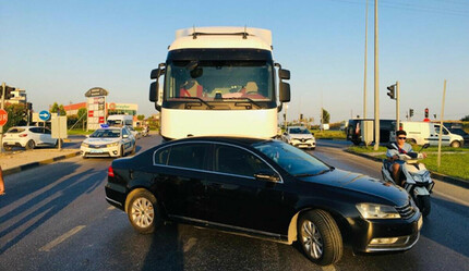 Otomobil ile tır çarpıştı: Faciadan dönüldü - gundem