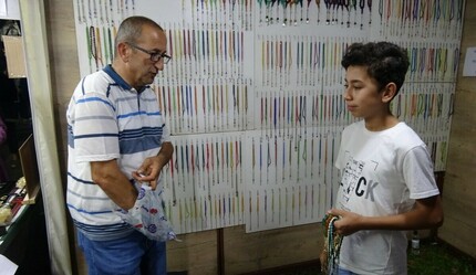 Tespihleri 1 kuruştan satıyor, nedenini duyanlar dükkana akın ediyor - yasam